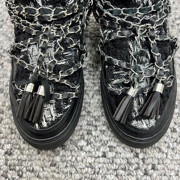 Inuikii Black White Tartan Tweed Sherpa lined chain detail Winter Boots EU 38/7 - Picture 11 of 14
